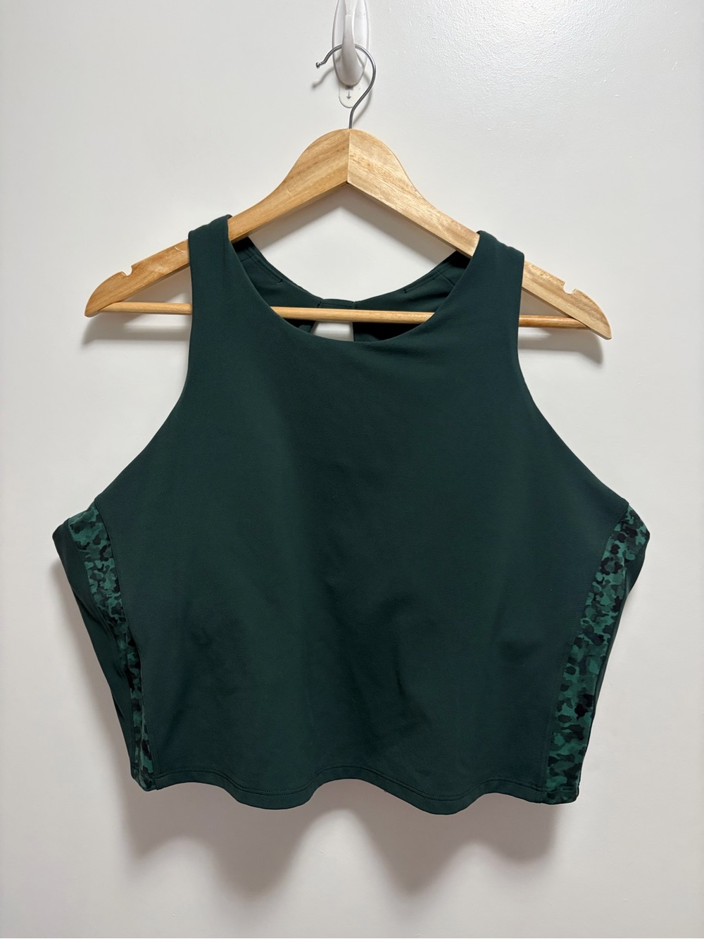 Athleta Conscious Crop Serene in Green Camo D-DD Women’s Size 3X